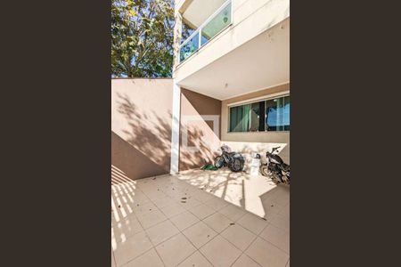 Casa à venda com 350m², 4 quartos e 2 vagas Casa à venda com 350m², 4 quartos e 2 vagasGaragem