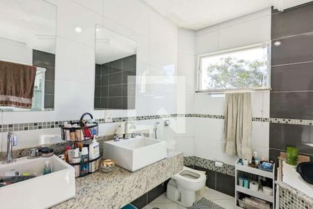 Casa à venda com 350m², 4 quartos e 2 vagas Casa à venda com 350m², 4 quartos e 2 vagasBanheiro da suíte 3