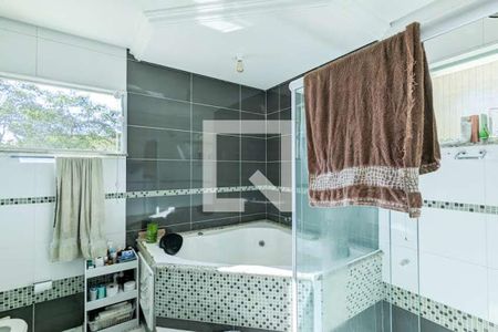 Casa à venda com 350m², 4 quartos e 2 vagas Casa à venda com 350m², 4 quartos e 2 vagasBanheiro da suíte 3