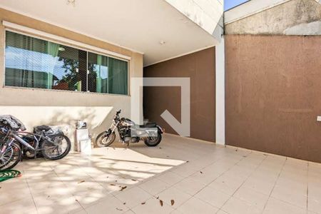 Casa à venda com 350m², 4 quartos e 2 vagas Casa à venda com 350m², 4 quartos e 2 vagasGaragem