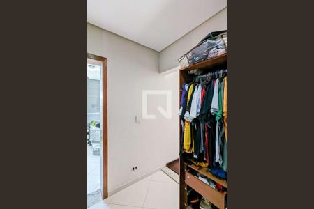 Casa à venda com 350m², 4 quartos e 2 vagas Casa à venda com 350m², 4 quartos e 2 vagasCloset da suíte 3