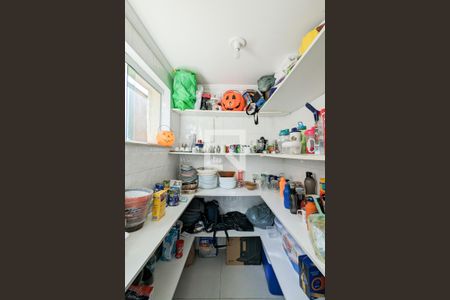 Casa à venda com 350m², 4 quartos e 2 vagas Casa à venda com 350m², 4 quartos e 2 vagasDespensa