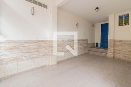 Casa à venda com 96m², 5 quartos e 1 vaga Casa à venda com 96m², 5 quartos e 1 vagaGaragem