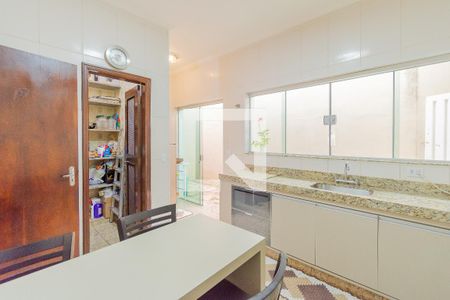 Casa à venda com 192m², 3 quartos e 5 vagas Casa à venda com 192m², 3 quartos e 5 vagasCozinha