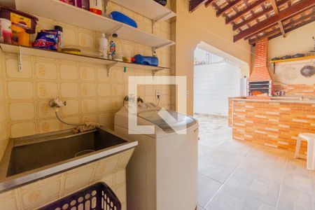 Casa à venda com 192m², 3 quartos e 5 vagas Casa à venda com 192m², 3 quartos e 5 vagasÁrea de Serviço