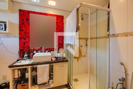 Casa de condomínio à venda com 375m², 5 quartos e 4 vagas Casa de condomínio à venda com 375m², 5 quartos e 4 vagasBanheiro da Suíte 2