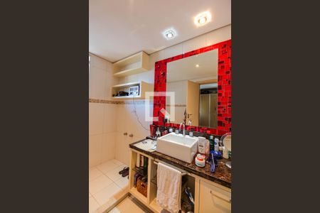 Casa de condomínio à venda com 375m², 5 quartos e 4 vagas Casa de condomínio à venda com 375m², 5 quartos e 4 vagasBanheiro da Suíte 2