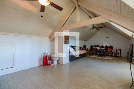 Casa de condomínio à venda com 375m², 5 quartos e 4 vagas Casa de condomínio à venda com 375m², 5 quartos e 4 vagasSótão