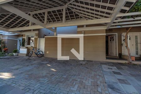 Casa de condomínio à venda com 375m², 5 quartos e 4 vagas Casa de condomínio à venda com 375m², 5 quartos e 4 vagasFachada da casa