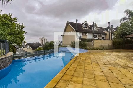 Casa de condomínio à venda com 375m², 5 quartos e 4 vagas Casa de condomínio à venda com 375m², 5 quartos e 4 vagasÁrea comum - Piscina