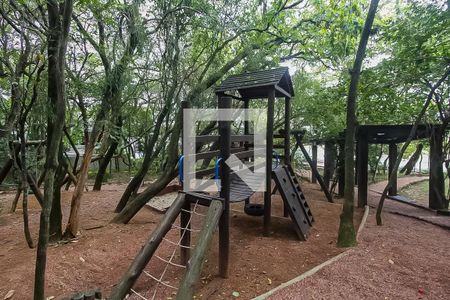 Casa de condomínio à venda com 375m², 5 quartos e 4 vagas Casa de condomínio à venda com 375m², 5 quartos e 4 vagasÁrea Comum - Playground