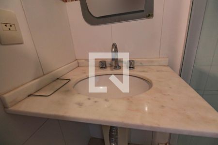 Casa de condomínio à venda com 375m², 5 quartos e 4 vagas Casa de condomínio à venda com 375m², 5 quartos e 4 vagasBanheiro