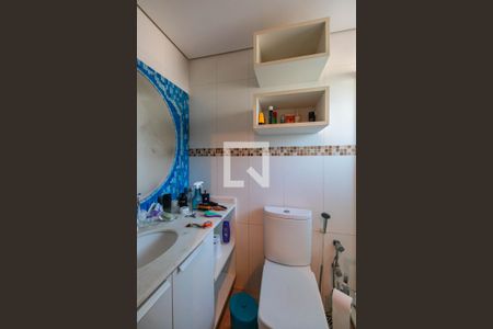 Casa de condomínio à venda com 375m², 5 quartos e 4 vagas Casa de condomínio à venda com 375m², 5 quartos e 4 vagasBanheiro da suíte 5