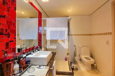 Casa de condomínio à venda com 375m², 5 quartos e 4 vagas Casa de condomínio à venda com 375m², 5 quartos e 4 vagasBanheiro da Suíte 2