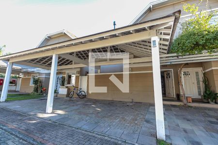 Casa de condomínio à venda com 375m², 5 quartos e 4 vagas Casa de condomínio à venda com 375m², 5 quartos e 4 vagasFachada da casa