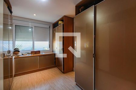 Casa de condomínio à venda com 375m², 5 quartos e 4 vagas Casa de condomínio à venda com 375m², 5 quartos e 4 vagasCloset da suíte 2