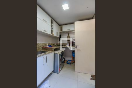 Casa de condomínio à venda com 375m², 5 quartos e 4 vagas Casa de condomínio à venda com 375m², 5 quartos e 4 vagasLavanderia