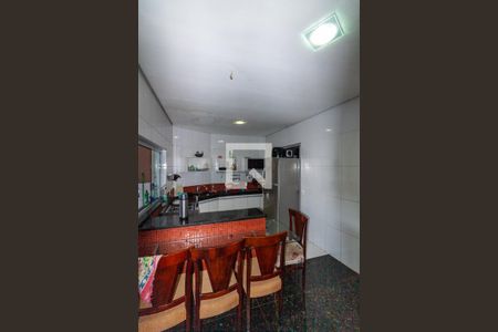 Casa à venda com 420m², 4 quartos e 5 vagascozinha