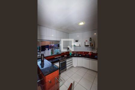 Casa à venda com 420m², 4 quartos e 5 vagascozinha