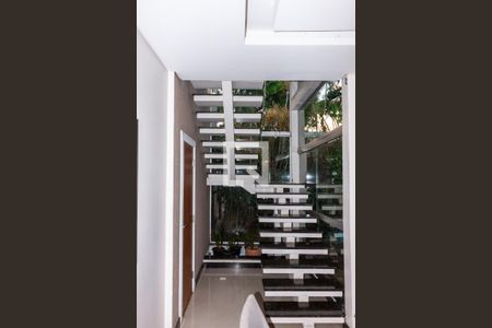 Casa à venda com 420m², 4 quartos e 5 vagasescada