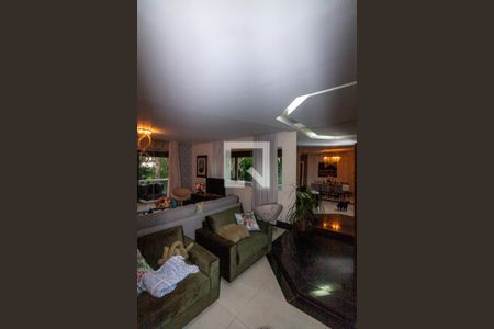 Casa à venda com 420m², 4 quartos e 5 vagasSala