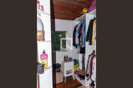 Casa à venda com 420m², 4 quartos e 5 vagasquarto 2