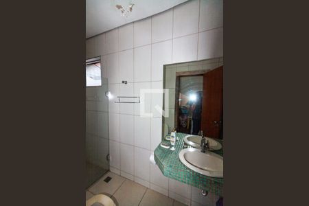 Casa à venda com 420m², 4 quartos e 5 vagassuíte 2