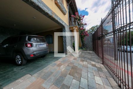 Casa à venda com 300m², 5 quartos e 4 vagasGaragem