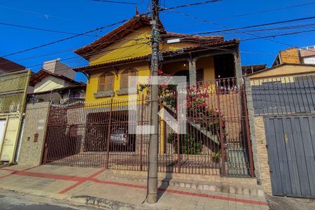 Casa à venda com 300m², 5 quartos e 4 vagasFachada