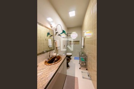 Casa à venda com 300m², 5 quartos e 4 vagasBanheiro Social