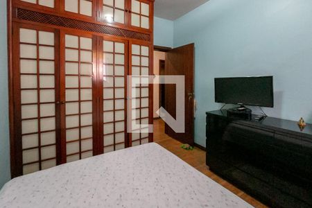 Casa à venda com 300m², 5 quartos e 4 vagasQuarto 2