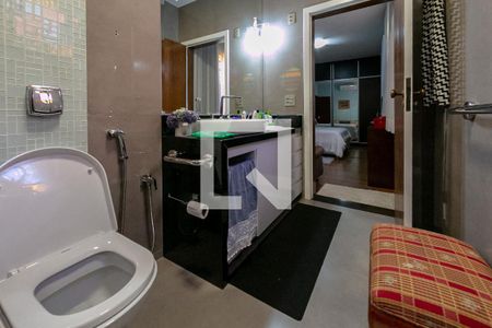 Casa à venda com 300m², 5 quartos e 4 vagasBanheiro da Suíte