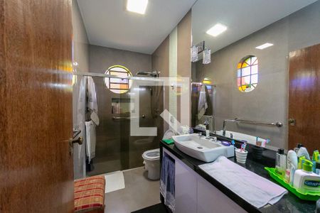 Casa à venda com 300m², 5 quartos e 4 vagasBanheiro da Suíte