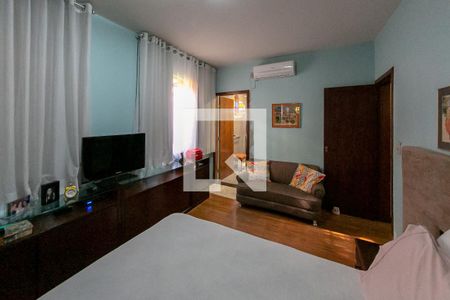 Casa à venda com 300m², 5 quartos e 4 vagasQuarto Suíte