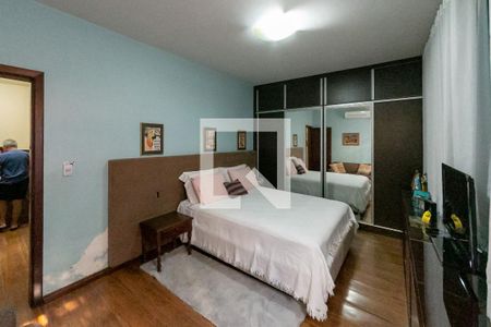 Casa à venda com 300m², 5 quartos e 4 vagasQuarto Suíte