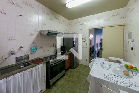 Casa à venda com 300m², 5 quartos e 4 vagasCozinha