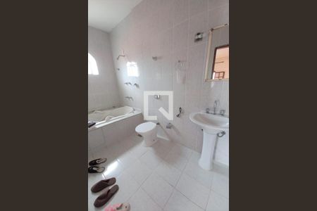 Casa à venda com 320m², 5 quartos e 3 vagasBanheiro da Suíte