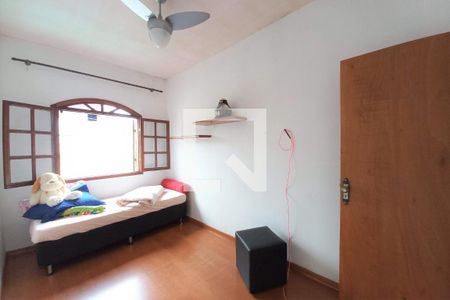 Casa à venda com 320m², 5 quartos e 3 vagasQuarto 2