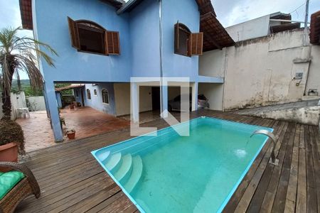 Casa à venda com 320m², 5 quartos e 3 vagasPiscina