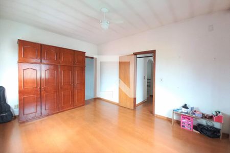 Casa à venda com 320m², 5 quartos e 3 vagasSuíte