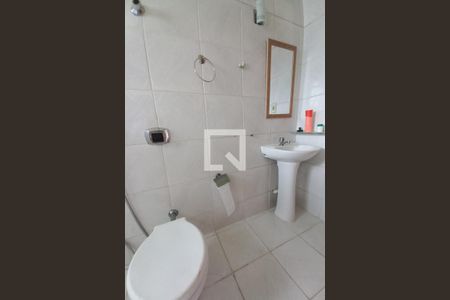 Casa à venda com 320m², 5 quartos e 3 vagasBanheiro 2