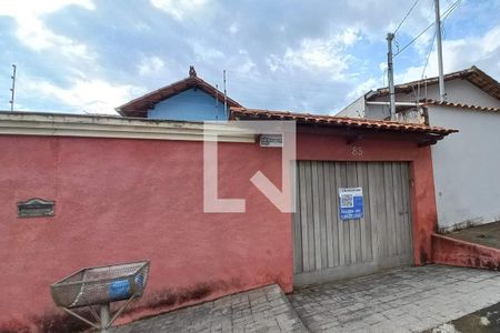 Casa à venda com 320m², 5 quartos e 3 vagasFachada