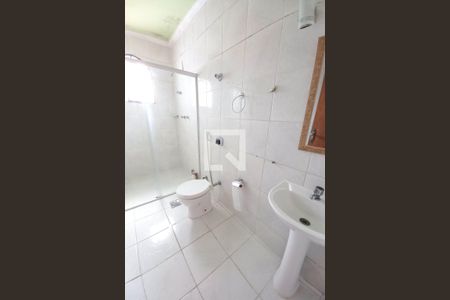 Casa à venda com 320m², 5 quartos e 3 vagasBanheiro 2