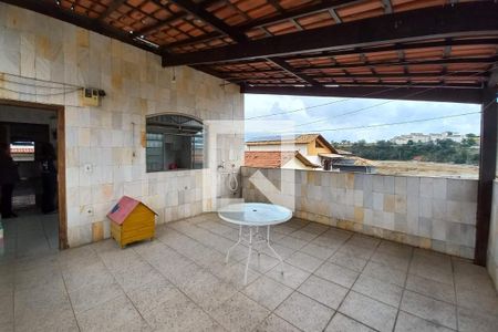 Casa à venda com 320m², 5 quartos e 3 vagasvaranda