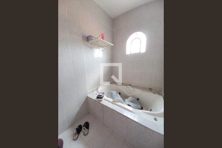 Casa à venda com 320m², 5 quartos e 3 vagasBanheiro da Suíte