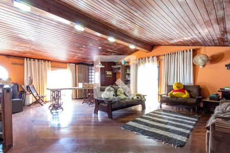 Casa à venda com 385m², 5 quartos e 2 vagasSótão