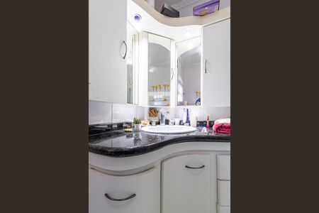 Casa à venda com 385m², 5 quartos e 2 vagasBanheiro da Suíte 2