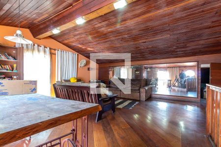 Casa à venda com 385m², 5 quartos e 2 vagasSótão