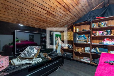 Casa à venda com 385m², 5 quartos e 2 vagasQuarto da Casa Secundária