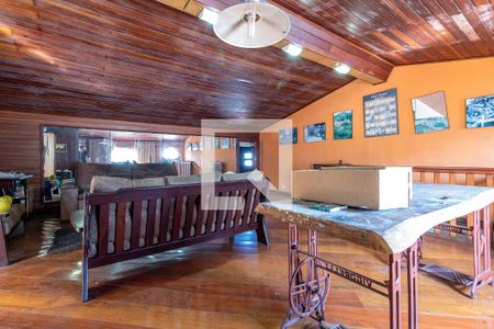 Casa à venda com 385m², 5 quartos e 2 vagasSótão